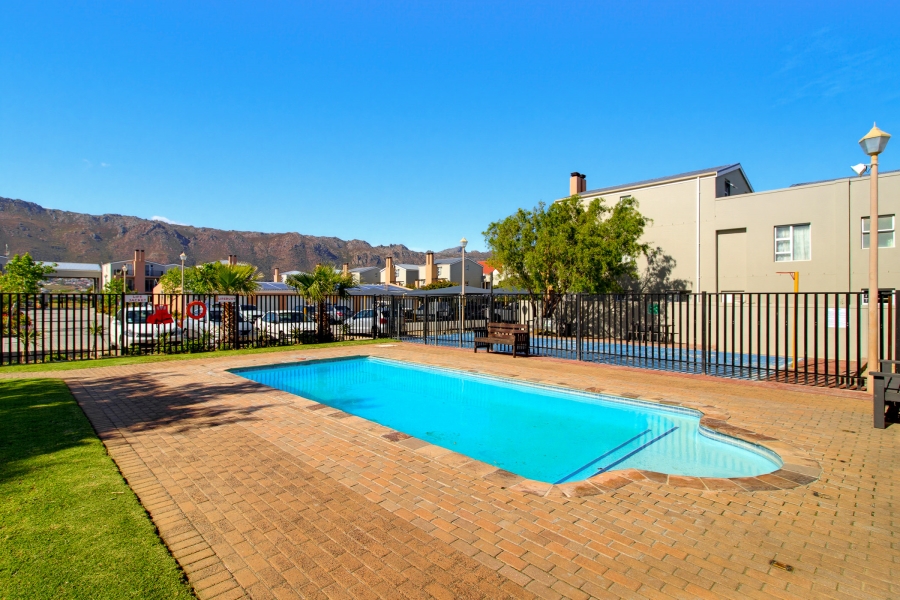2 Bedroom Property for Sale in Whispering Pines Western Cape